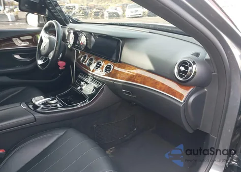 2017 Mercedes-Benz E 300 4Matic z USA, uszkodzony, nr VIN WDDZF4KB5HA110176